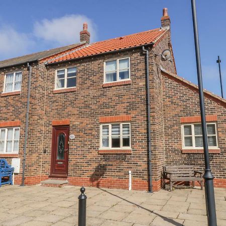 Abrahams Cottage Уитби Екстериор снимка