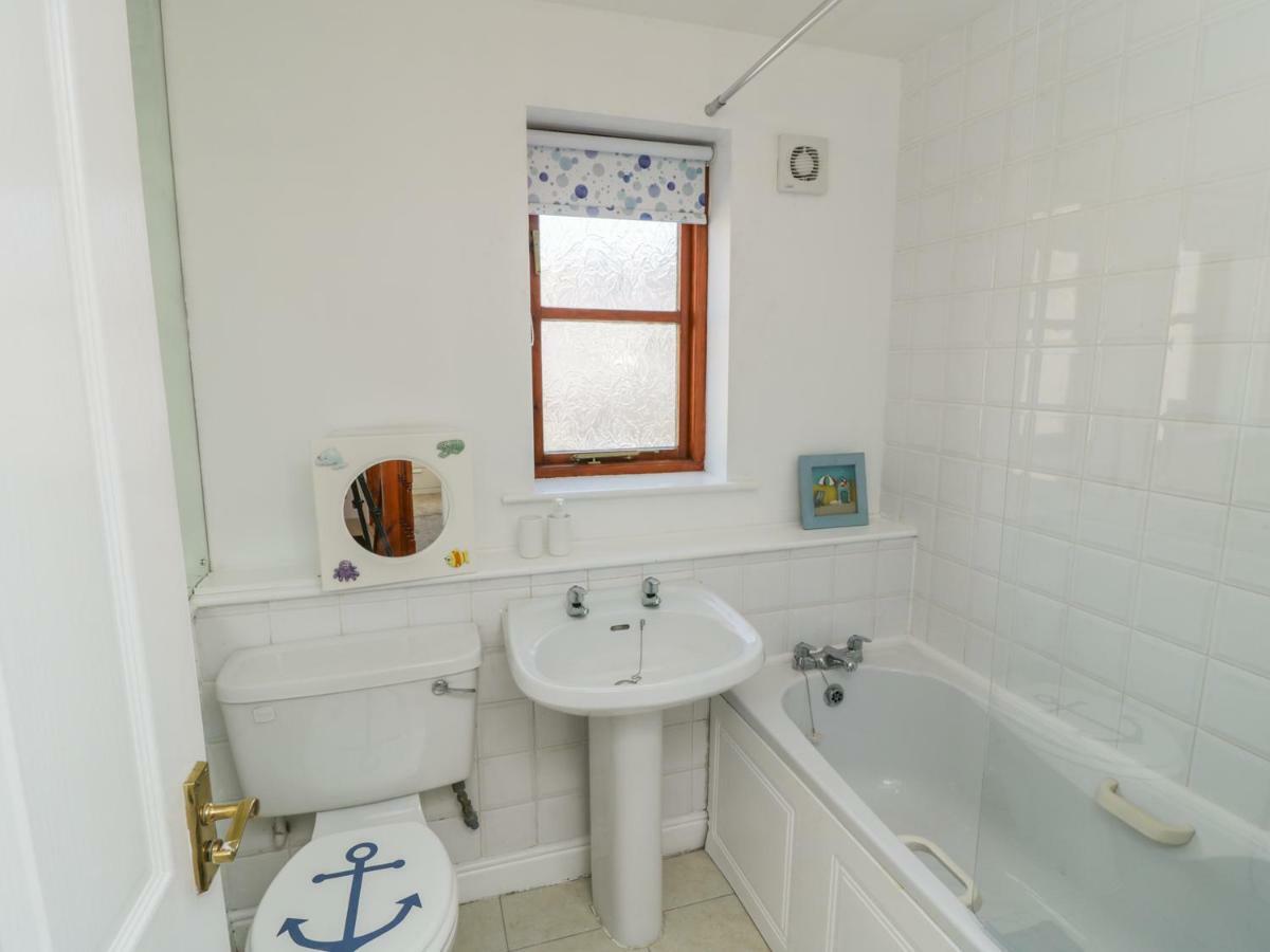 Abrahams Cottage Уитби Екстериор снимка