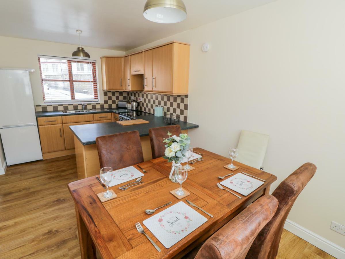 Abrahams Cottage Уитби Екстериор снимка